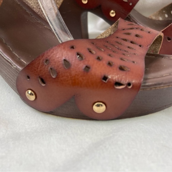 XOXO leather laser cutout chunky heeled sandals 6M - Picture 2 of 10